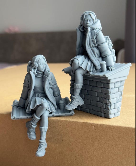 Girl Watching Stars on Roof Diorama (109mm)