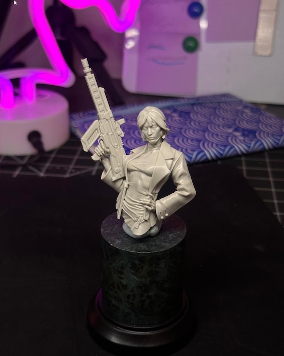 Kyra bust  middle cut resin cast