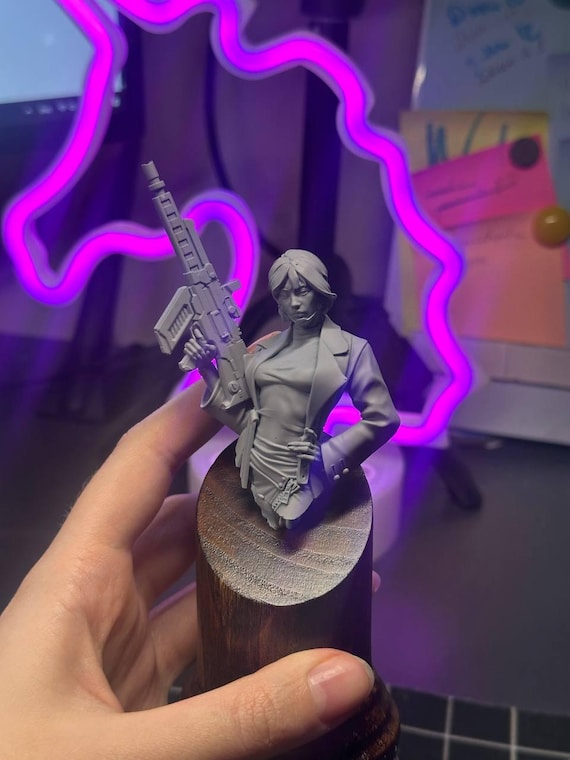Kyra bust  middle cut