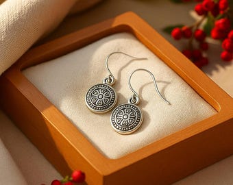 Retro Flower Dangle Earrings – Simple Alloy Jewelry with Delicate Floral Design, Gift for Women, Minimalist Style