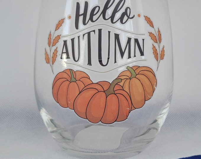 Elegant Autumn-Themed Stemless Wine Glass for Seasonal Sipping and Entertaining