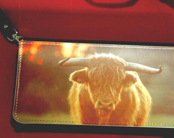 Elegant Evening Clutch Wallet: Compact Night Out Purse for Women's Essentials