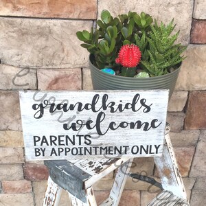 Los nietos dan la bienvenida a los padres solo con cita SVG y PNG Cuttable Design