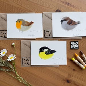 Set di 3 disegni originali di uccelli con pastelli a olio - Mini biglietti fatti a mano con buste in carta kraft
