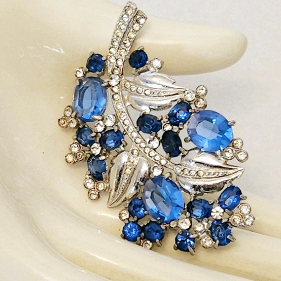 Vintage 1930s blue Rhinestone Floral Spray Brooch… - image 1