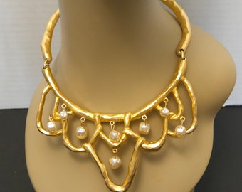 Vintage 1980s Hinged & Hammered Bib Collar Necklace with Drop Baroque Glass Pearls and Matte Gold Plate Finish