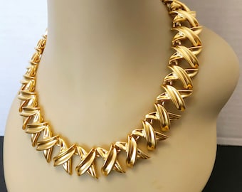 Vintage Unsigned ANNE KLEIN Hugs "X" Gold tone link Statement Necklace