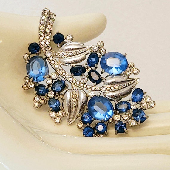 Vintage 1930s blue Rhinestone Floral Spray Brooch… - image 7