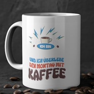 Personalisierbare Kaffeetasse mit Aufschrift - Ich bin (Name) und ich überlebe den Montag mit Kaffee -