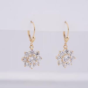 Orecchini pendenti con chiusura a leva e diamanti/moissanite GRA certificata per donna, placcati in oro giallo 14 carati