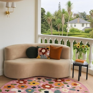 Handgetufteter Wollteppich: Rosa Florales Oushak Design