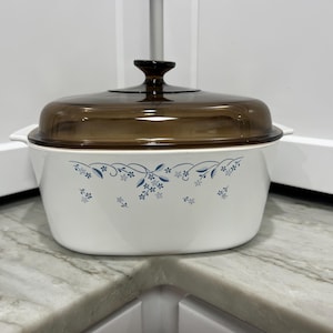 Vintage Corning Ware Provincial Blue 5L Casserole: Rare 1970s Floral Kitchenware