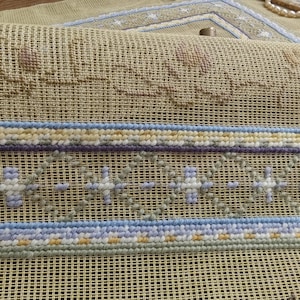22&quot; ART Bordered Wall Hanging Needlepoint Canvas,vintage Needlepoint Wall décor,Antique Preworked Needlepoint Canvas CHAIR cover Blue yellow