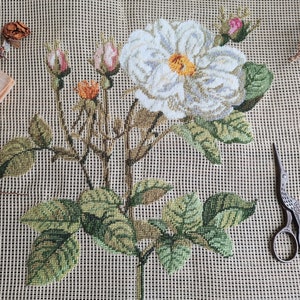Large 27&quot; SHABBY chic Great Foliage White Flowers.  Incredible 100% PETIT point Vintage PREWORKED Needlepoint Canvas