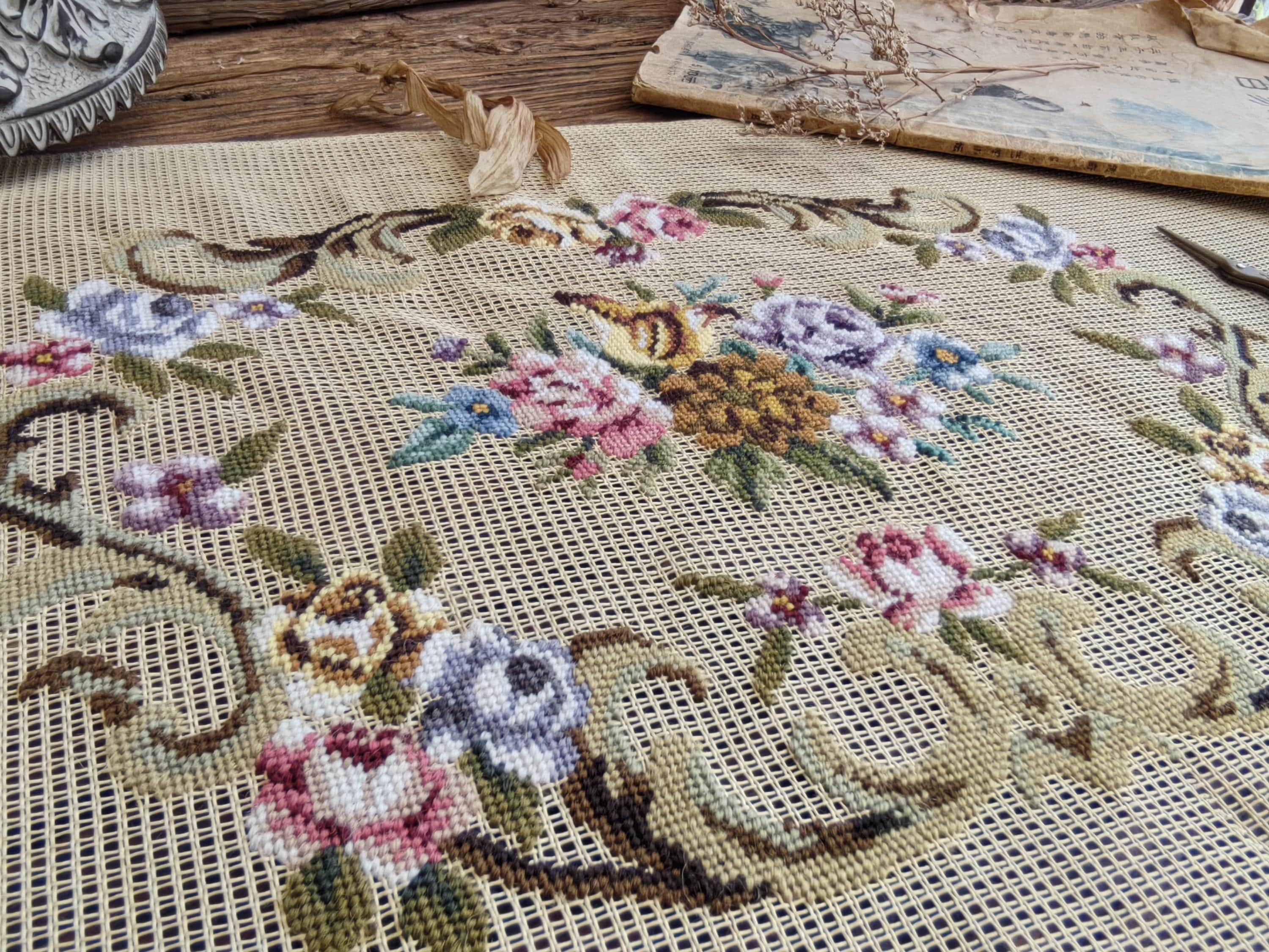 ヴィンテージフレンチローズニードルポイントキャンバス：スツール