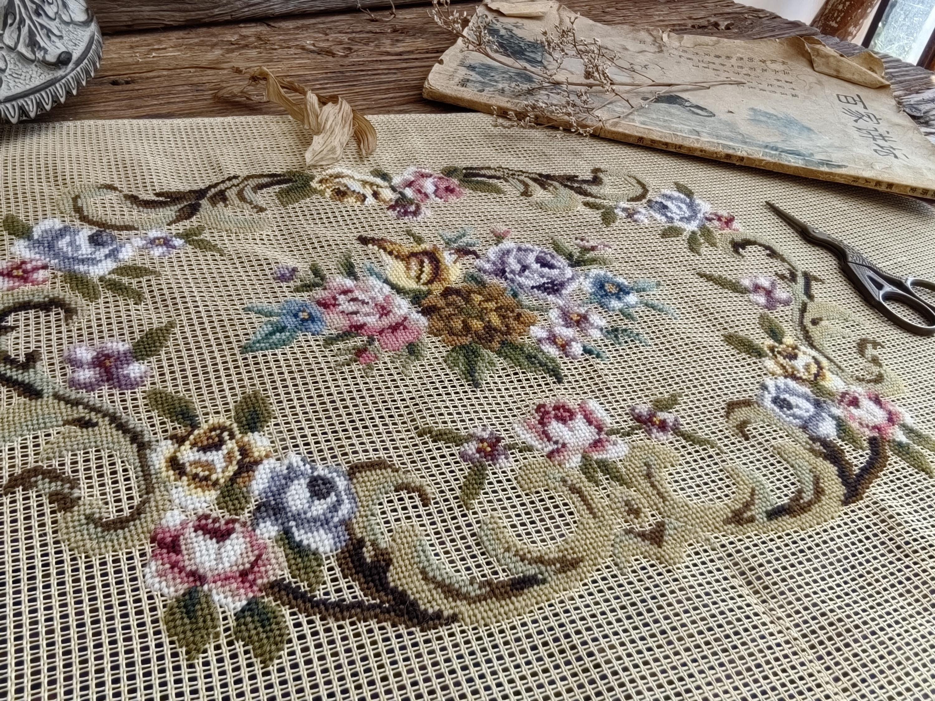 ヴィンテージフレンチローズニードルポイントキャンバス：スツール