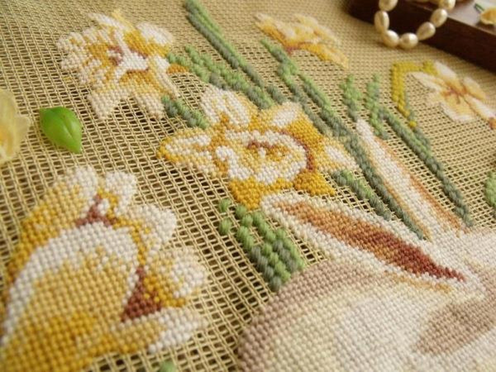 18" Vintage PREWORKED Needlepoint Canvas Petit Point-bunny Rabbit in ...
