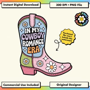 Puede incluir: Ilustración digital de una bota de vaquero rosa, azul y verde con el texto "IN MY COWBOY ROMANCE ERA". La bota está decorada con margaritas y estrellas. La imagen incluye el texto "Descarga digital instantánea" y "Uso comercial incluido".