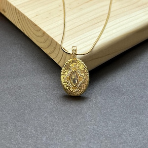 Sunburst Oval Pendant Necklace – Gold-Tone Vintage Inspired Medallion – Elegant Statement Jewelry – Dainty Chain Gift for Her