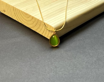 Green Teardrop Pendant Necklace: Gold-Tone Stainless Steel, Nature-Inspired