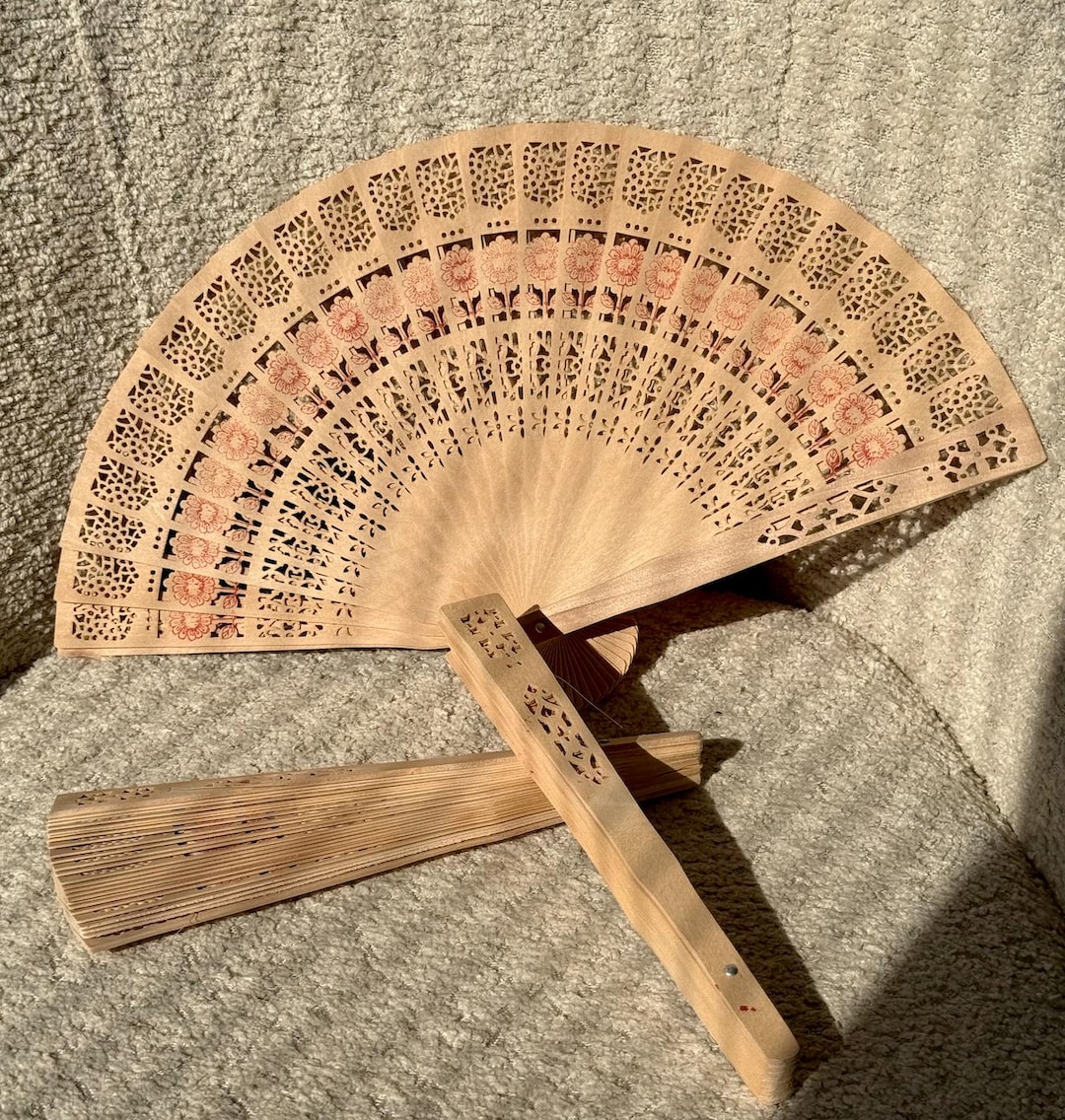 Éventail En Bois Motif Traditionnel / Wooden Fan in a Classic Style - Etsy