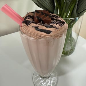 Namaak driedubbele chocolademilkshake