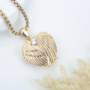 Collana con ciondolo a forma di cuore con ali d'angelo – placcata in oro 14 carati con cristalli – ciondolo con foto incisa personalizzata – regalo di gioielli commemorativi per donne