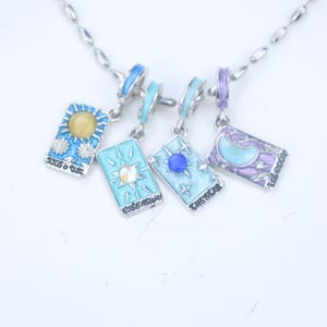 Collar de Tarot Celestial – Dijes de Sol, Luna y Estrella – Joyería astrológica de esmalte colorido – Colgante bohemio de brujería para mujeres y niñas