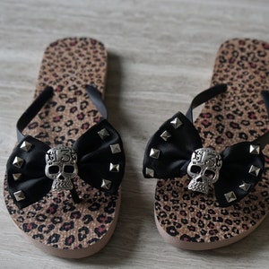 Skull Shoe Bows: Pin Up Rockabilly Flip Flops