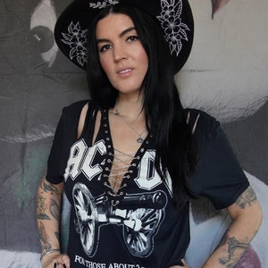 AC/DC  concert Music festival band crew Tee Shirt, T-Shirt, Lace Up Band Tee Grommets front chain