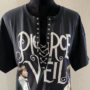 lace up graphic t shirt