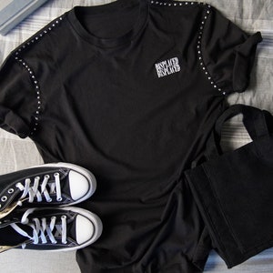 Olivia Paige Clothing - Chemise pyramide à clous rock and roll punk rock rockstar
