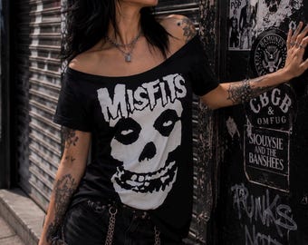 Camiseta Misfits Lace-Up Concert: Camisa de banda reciclada, recorte no ombro