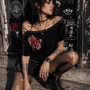 Embroidered Rose Applique Tank Top: Eyelet Lacing Pin Up Rockabilly Shirt image 3