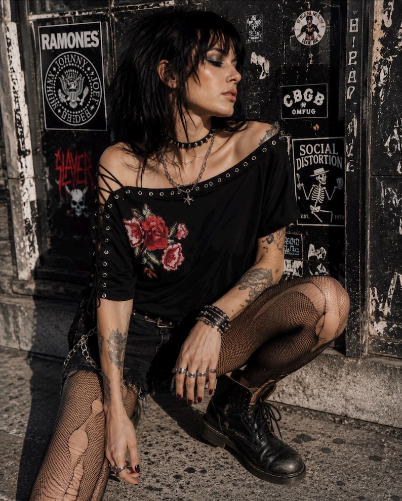 Embroidered Rose Applique Tank Top: Eyelet Lacing Pin Up Rockabilly Shirt image 3