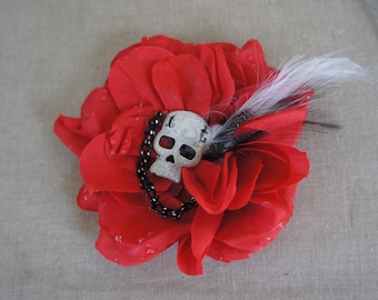 Olivia Paige -  Rockabilly Pin up Cameo13  chain skull hair clip