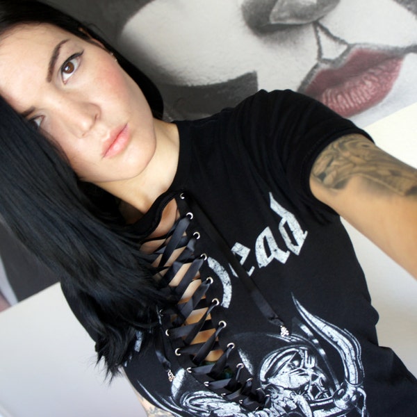 Olivia Paige - Camicia fai da te Maglietta della banda da concerto dei Motorhead con lacci sul davanti