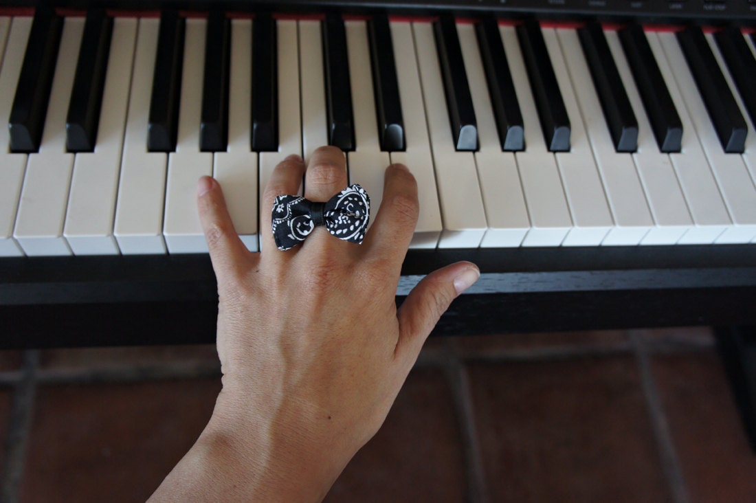 Olivia Paige - Pin up Bow Bandana Rockabilly Ring - Etsy