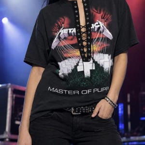 Metallica Master of Puppets Schnür-Band-T-Shirt - Upcycled Konzert-Shirt Bild 1