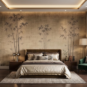 Puede incluir: Un dormitorio con una cama de edredón beige y almohadas marrones, flanqueada por dos mesitas de noche de madera oscura. La pared detrás de la cama muestra un gran mural de tallos de bambú en tonos marrones, iluminado por luces empotradas.