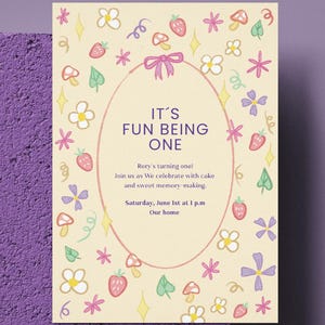 Bearbeitbare Einladung zum ersten Geburtstag | Blumen- und Erdbeer-Canva-Vorlage | Süße, von der Natur inspirierte Partyeinladung | A5-Sofortdownload