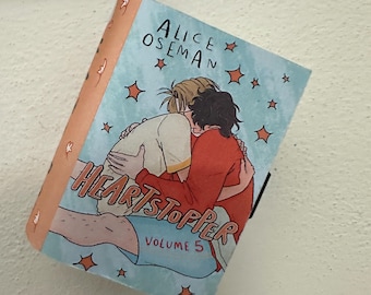 Heartstopper Mini Keychain Book Volume 4 – DIY Box Inspired by the Netflix Series | Handmade Fan Merch