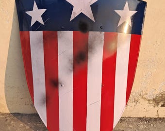 Réplica de metal de 28 pulgadas del escudo del Capitán América dañado por la guerra
