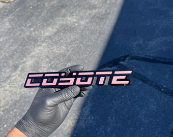 Coyote text grille badge