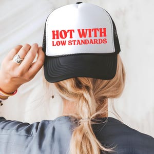 Hot met lage normen grappige truckerhoed baseballcap Hot Girl Zomer Strand Vakantie Bar Zwembadfeest Meisjes Trip Hoed volwassen humor Cadeau voor haar