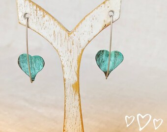 Turquoise HEARTS dangle earrings. Mixed metal oxidised Heart earrings handmade by FIAMMAdesign. Long stud bronze and silver earrings