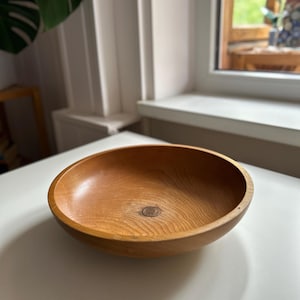 Handcrafted Wooden Bowl – 28cm, 11” Diameter | Signed by B. Sahl | Decorative Fruit Bowl with Canadian Penny Inlay