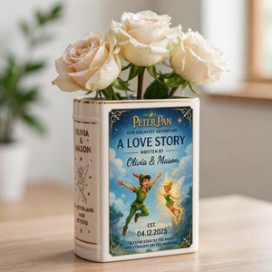 Personlig Peter Pan keramisk bokvas, anpassad blomvas för par, Neverland bröllopspresent, jubileumspresent, heminredning för bokälskare