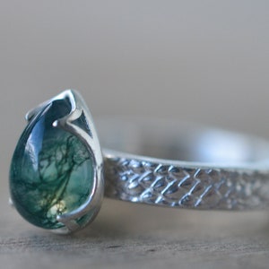 Moss Agate Ring, 925 Silver Dragon Scale Band, Teardrop Natural Crystal, Custom Engraving, Women's Gemstone Statement Jewelry
