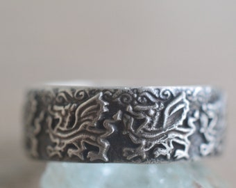 Dragon Passant Ring, Oxidised 925 Silver Heraldic Dragon Wedding Band, Unique Engraved Fantasy Jewellery